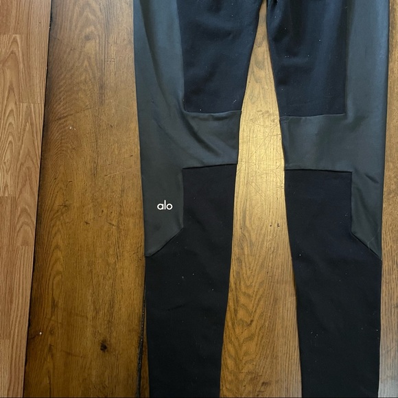 ALO Yoga Leggings - Picture 2 of 7